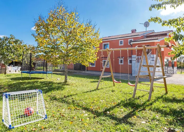 3 Bedroom Gorgeous Apartment In Pula